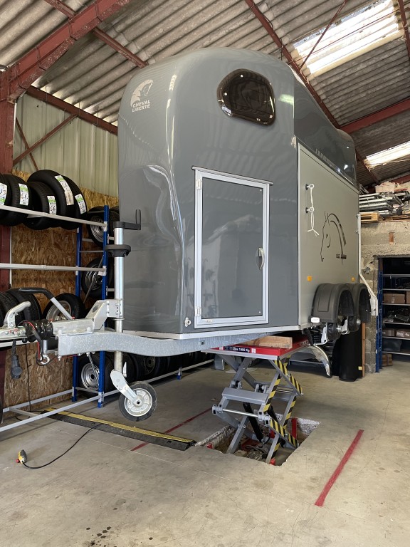 Entretien et réparation de van à chevaux : quand intervenir pour éviter les pannes ?